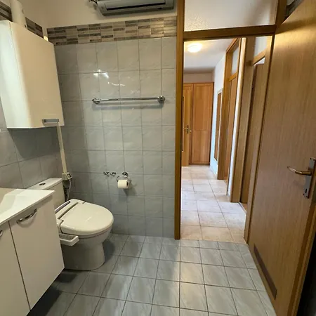 Sea Breeze Apartment *