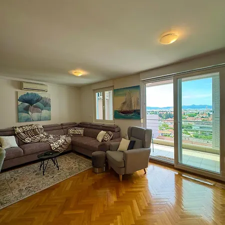 Apartment Sea Breeze